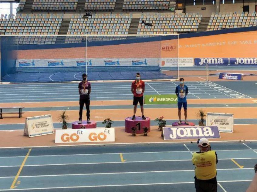 4 medallas en el nacional sub 18 de pista cubierta